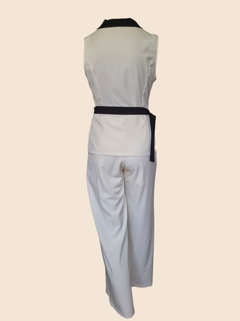 Ensemble tailleur sans manches & Pantalon large – L'élégance structurée