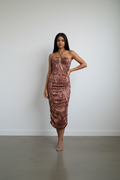 Robe longue froncée à imprimé marbré – Chocolat & Taupe