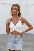 Crop top blanc torsadé – L'essentiel chic & estival