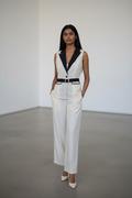 Ensemble tailleur sans manches & Pantalon large – L'élégance structurée