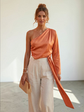 Haut one-shoulder au drapé soyeux – Éclat ambré - My Bel